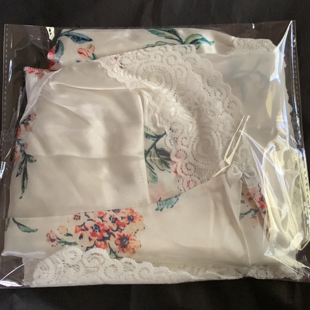 NWT Satin Floral 2-Piece Pajama Set - L - Picture 6 of 6